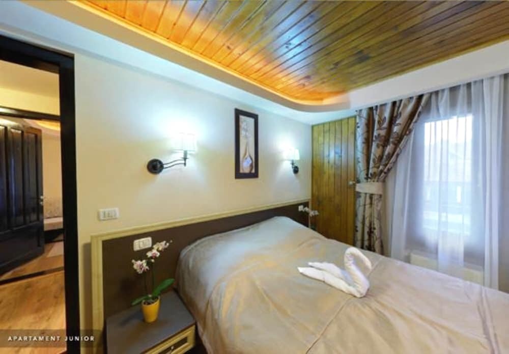 Hillden Lodge & Restaurant - 758