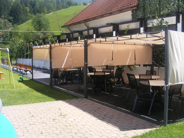 Hillden Lodge & Restaurant - 295