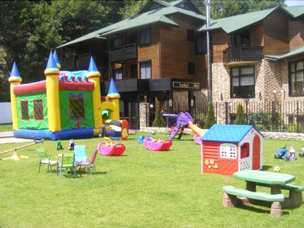 Hillden Lodge & Restaurant - 50