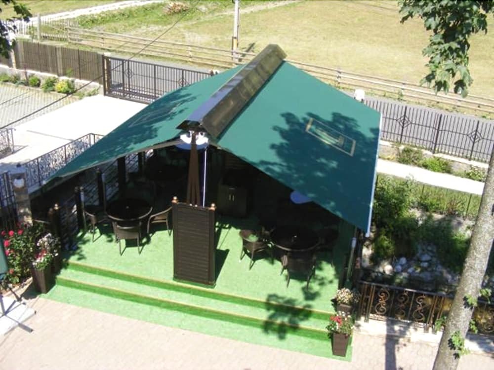 Hillden Lodge & Restaurant - 981