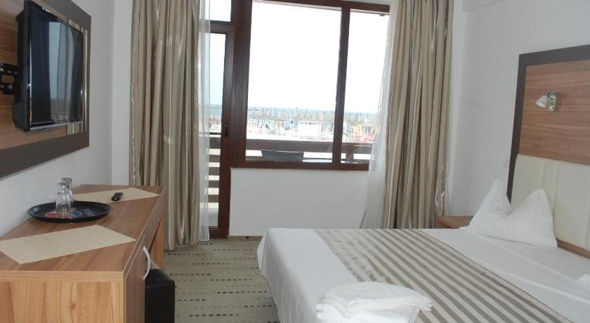 Hotel Laguna - 882