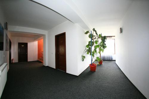 Hotel Maryo Ema - 679