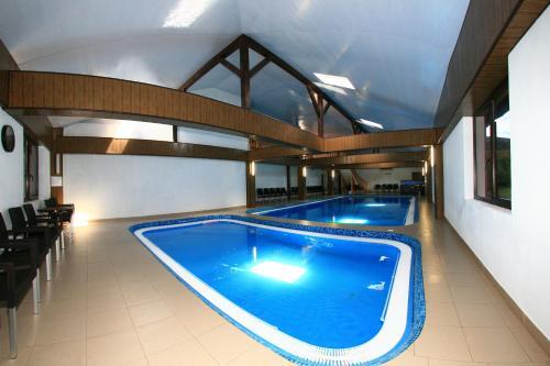 Hotel Maryo Ema - 240