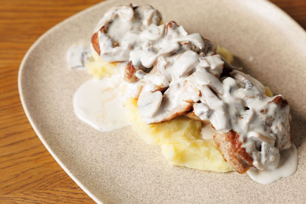 Suru Hotel & Restaurant - 235