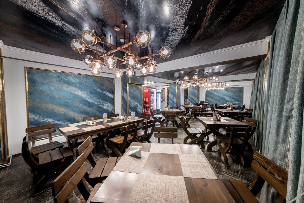 Suru Hotel & Restaurant - 417
