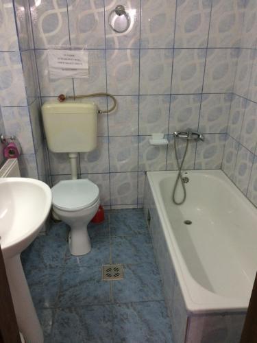 Suru Hotel & Restaurant - 587