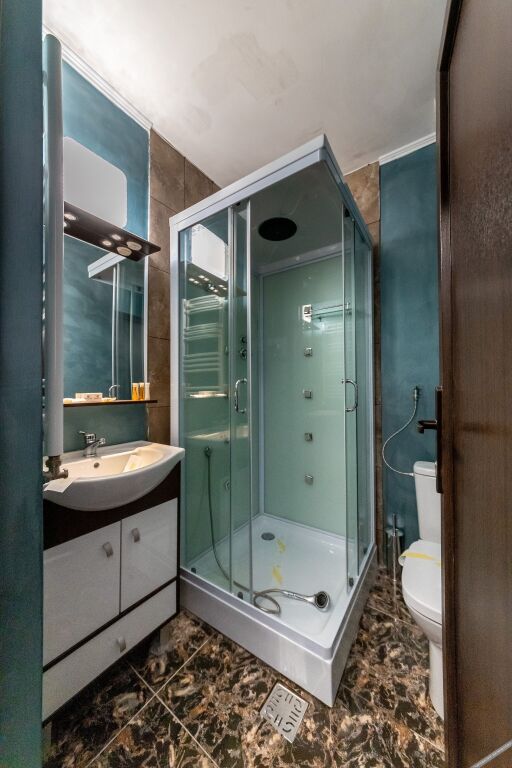 Suru Hotel & Restaurant - 272