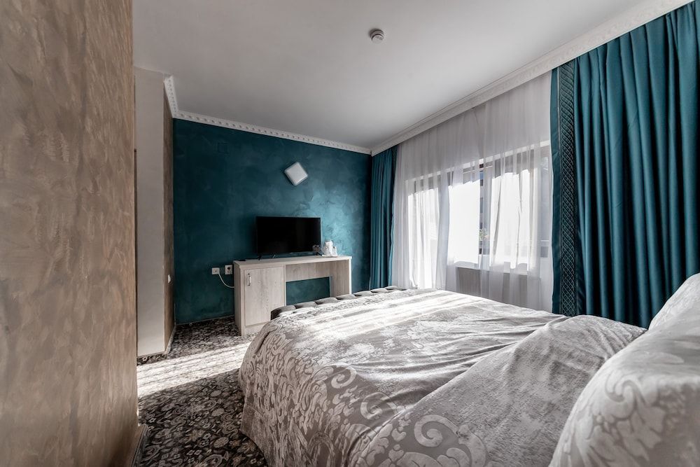 Suru Hotel & Restaurant - 112