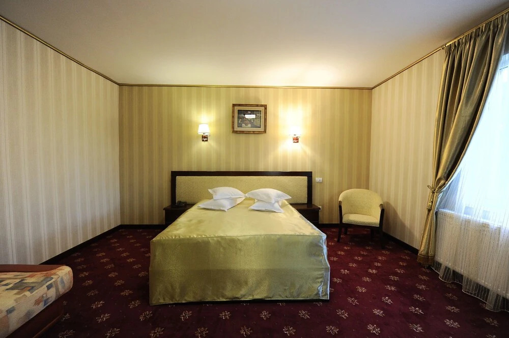 Hotel Mondial - 550