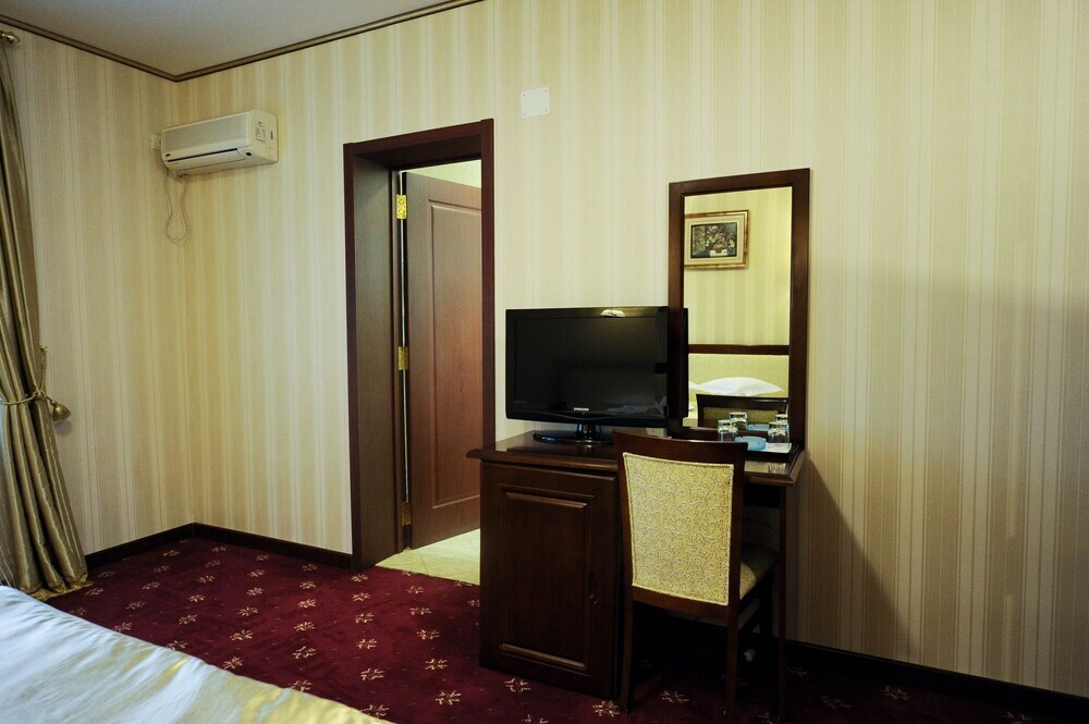 Hotel Mondial - 283