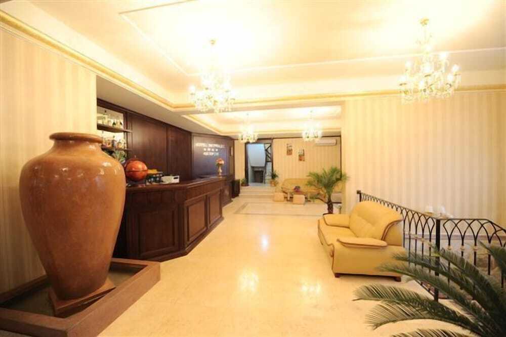 Hotel Mondial - 583