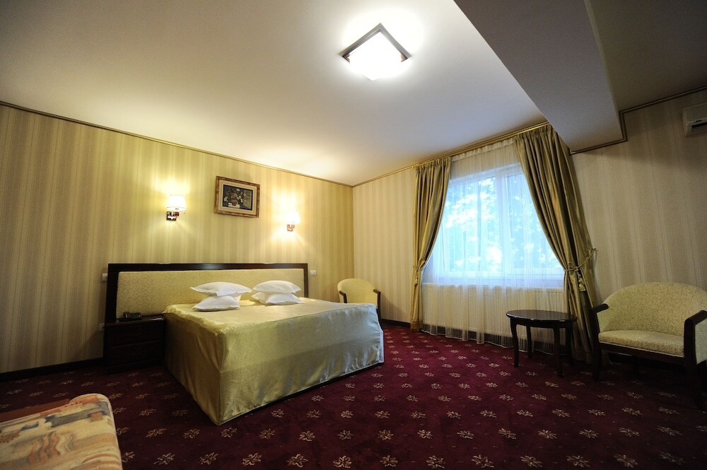 Hotel Mondial - 728