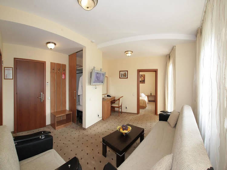 Hotel Oscar - 751