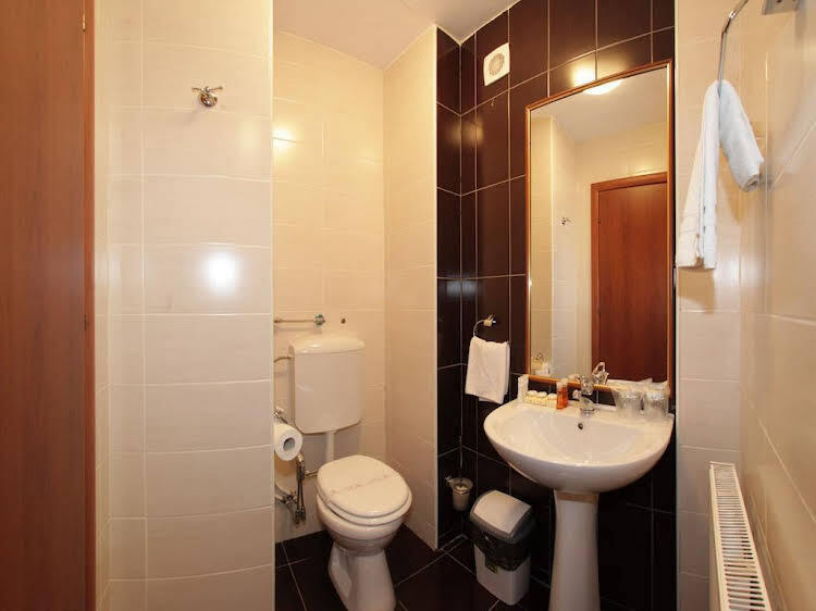 Hotel Oscar - 466