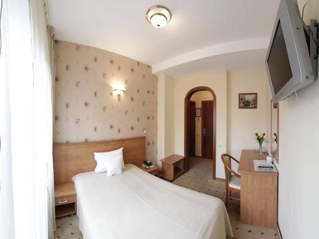 Hotel Oscar - 474
