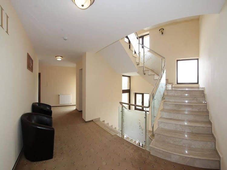 Hotel Oscar - 609