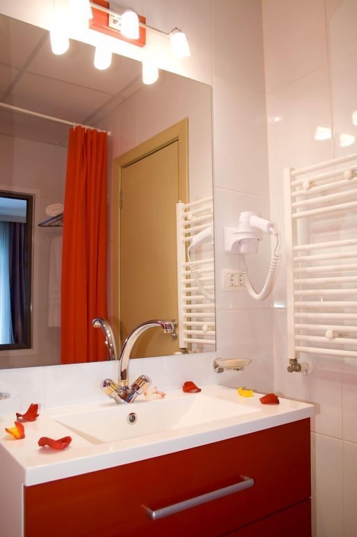 Hotel Phoenicia Express - 180