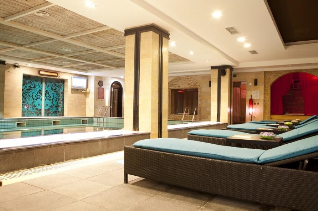 Hotel Phoenicia Express - 825