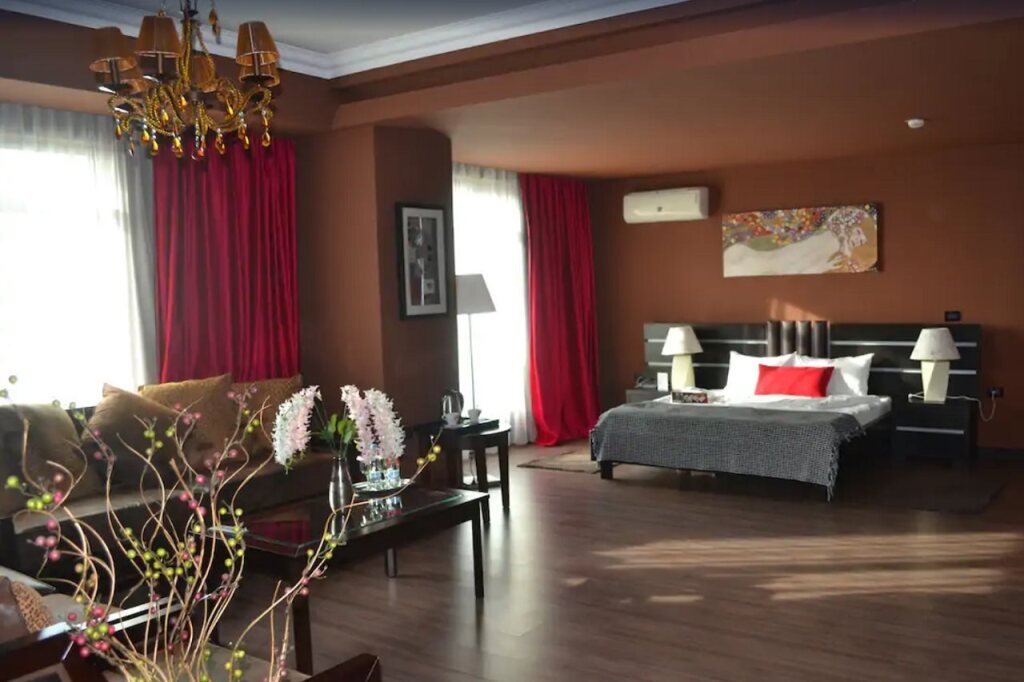 Hotel Phoenicia Express - 190