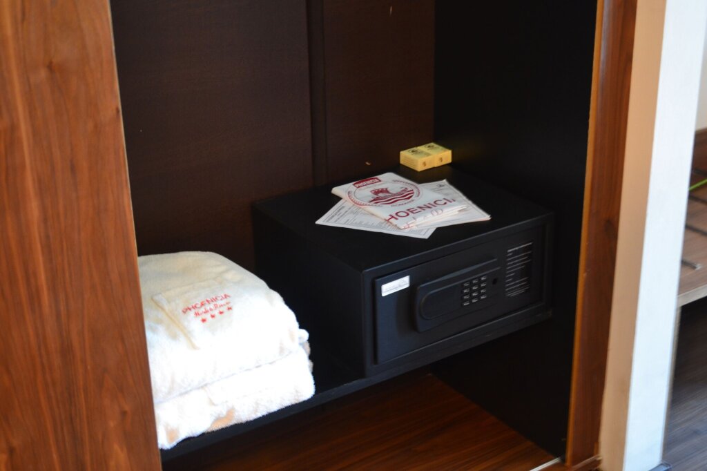 Hotel Phoenicia Express - 12