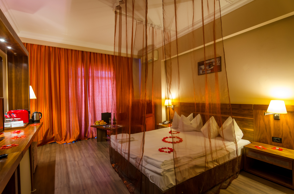 Hotel Phoenicia Express - 650