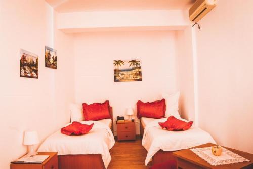 Hotel Roxy & Maryo - 832