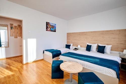 Hotel Roxy & Maryo - 961