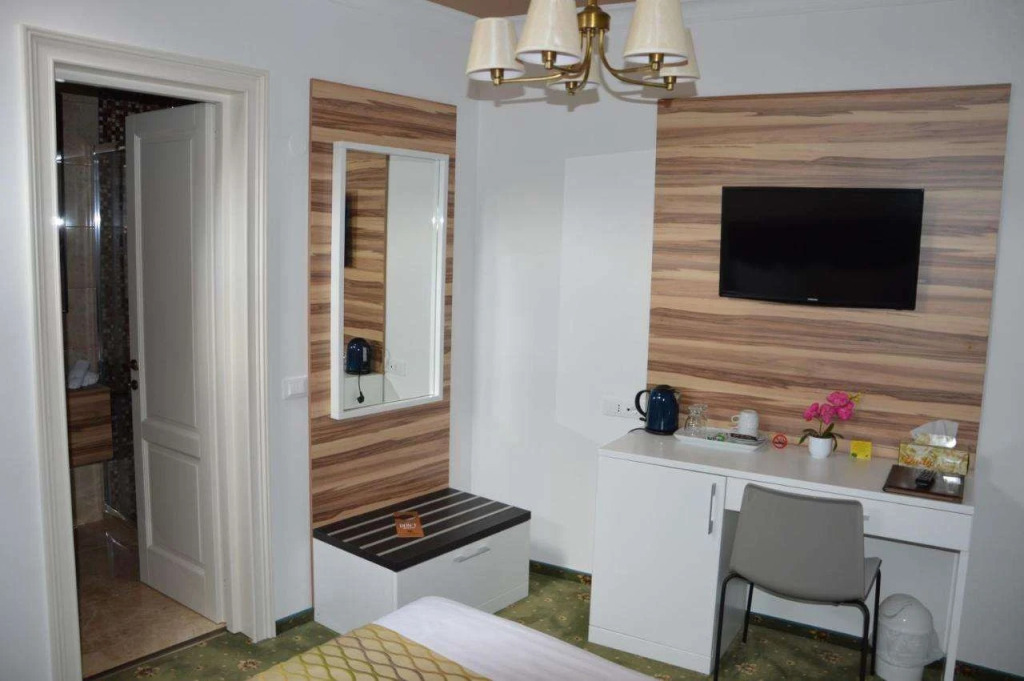 Hotel Saint Germain - 825
