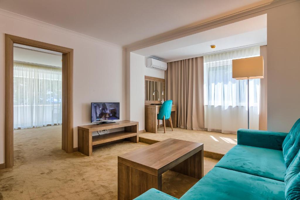 Hotel Saturn - 994