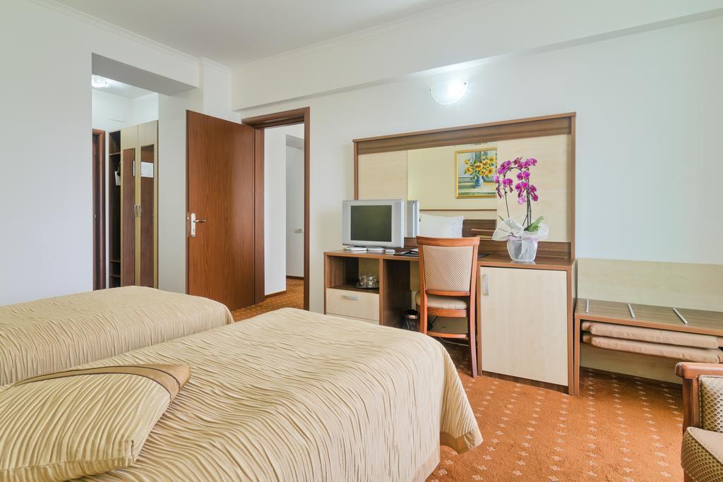 Hotel Saturn - 364