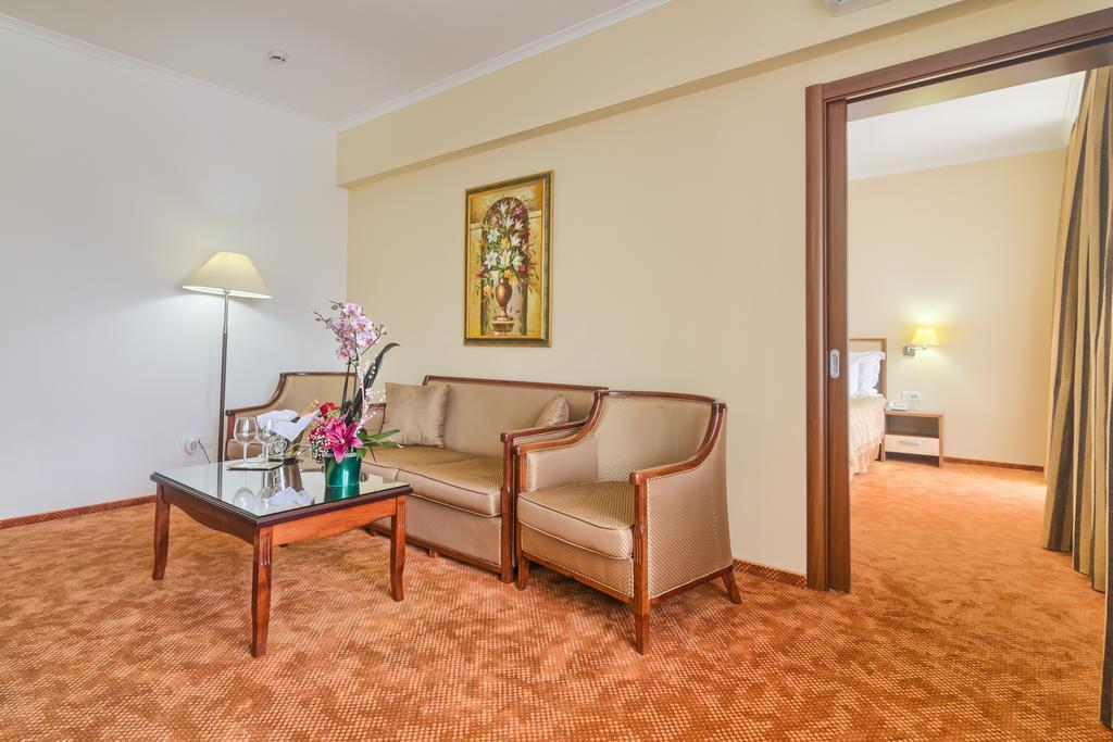 Hotel Saturn - 279