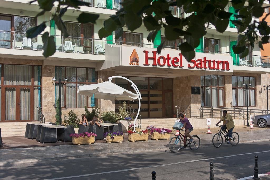 Hotel Saturn - 733