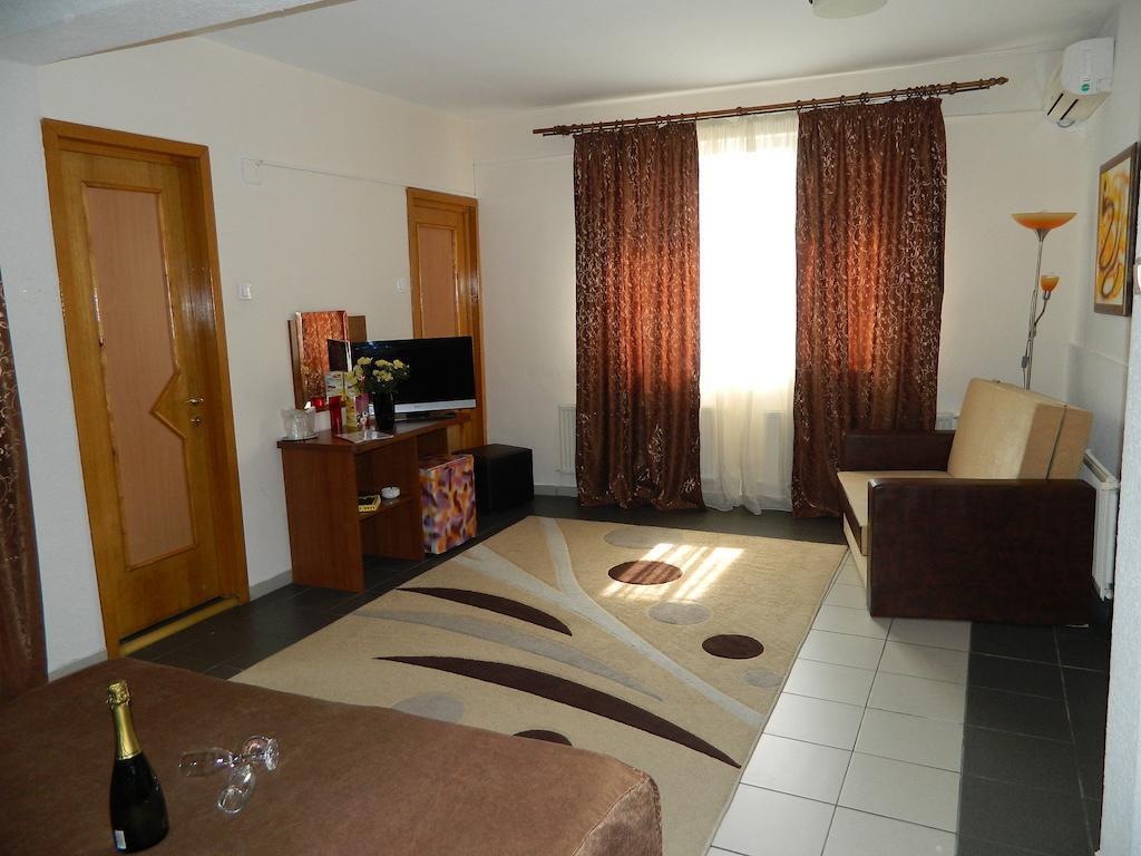 Tranzzit Hotel - 690