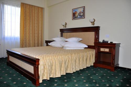 Victoria Hotel - 653