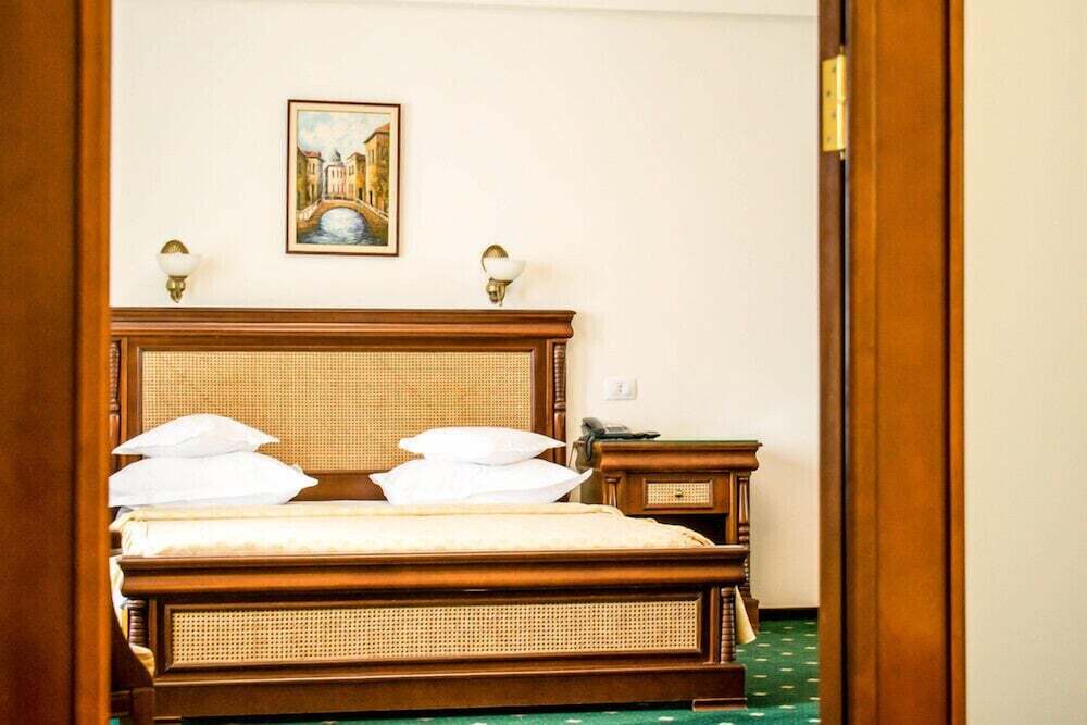 Victoria Hotel - 127