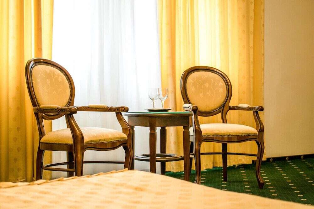 Victoria Hotel - 975