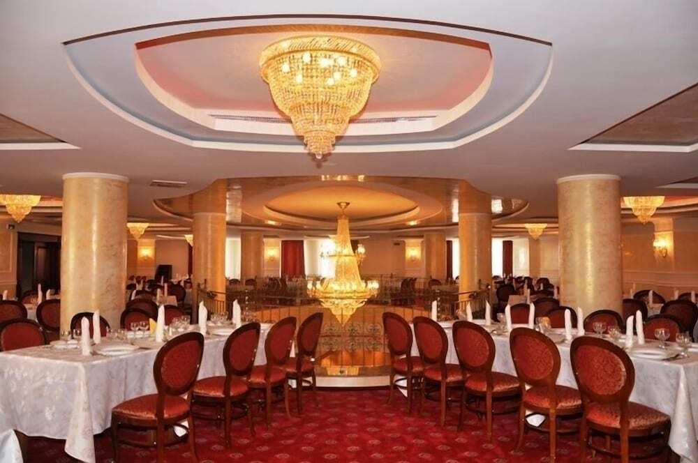 Victoria Hotel - 688