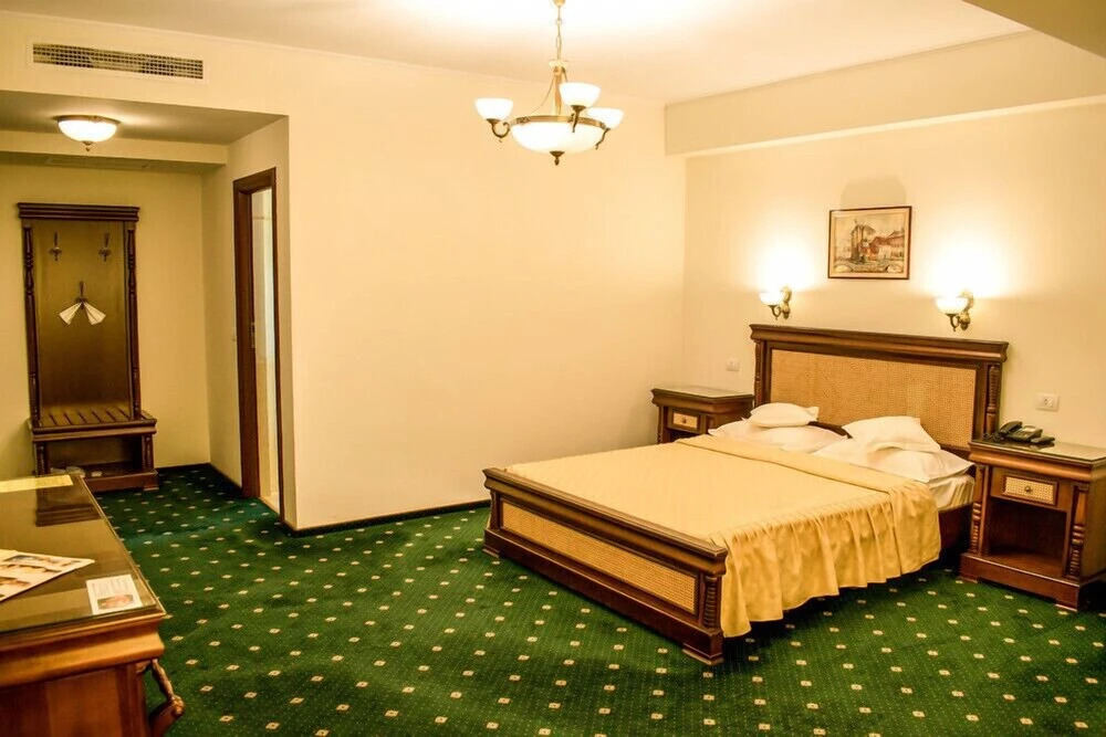 Victoria Hotel - 705