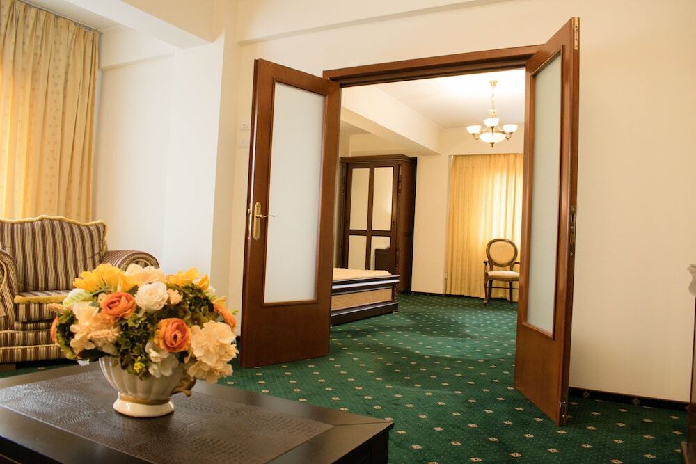 Victoria Hotel - 968