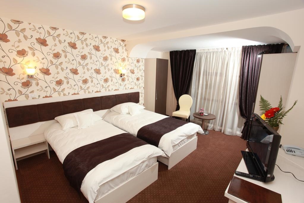 West Plaza Hotel - 23