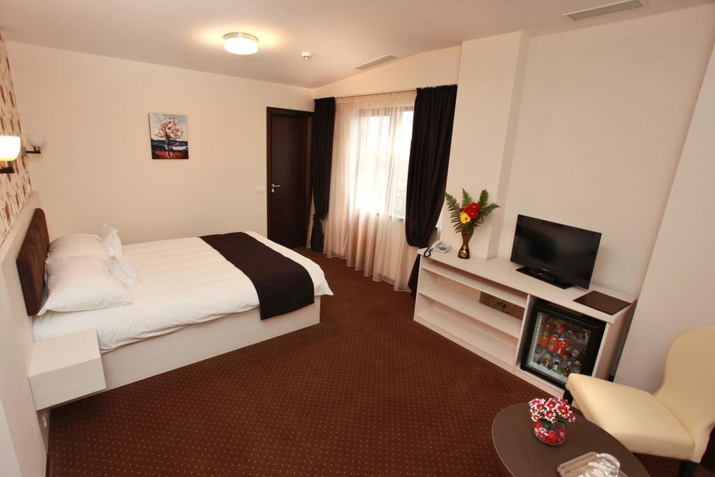 West Plaza Hotel - 161