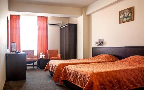 Yaky Center Hotel - 94