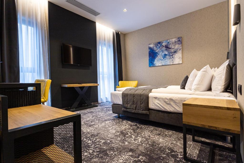 Hugo Hotel - 151