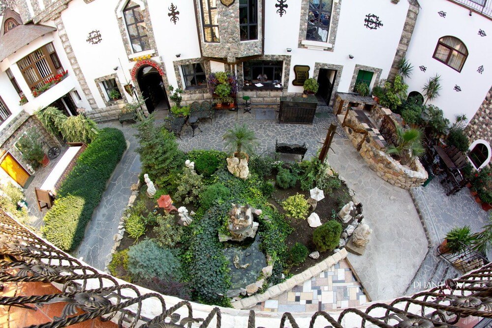 Hunter Prince Castle Hotel - 573