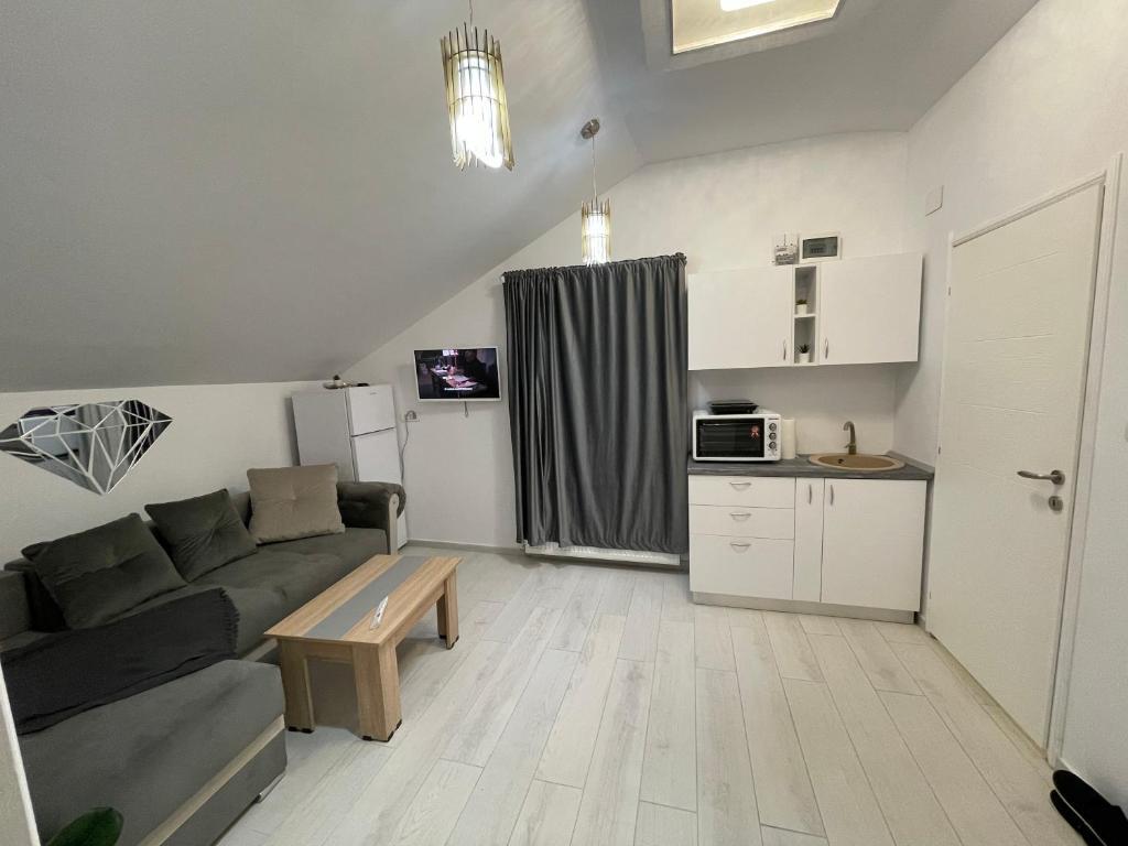 Jolie Luxury Apartments II - 9