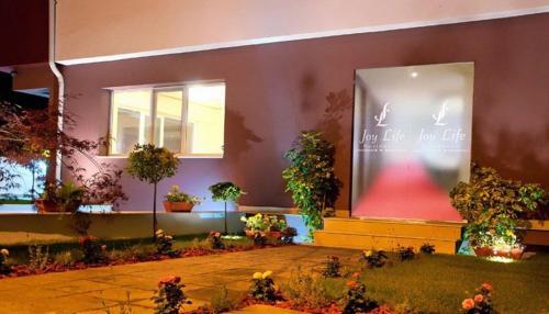 Joy Life Residence - 420