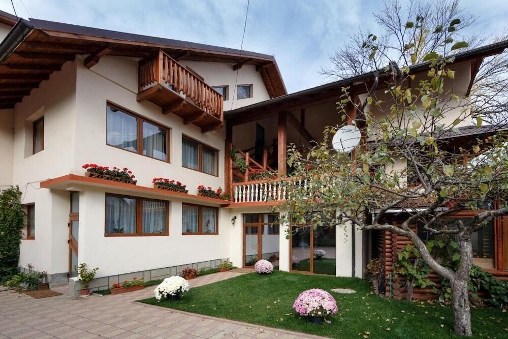 La Colțul Castelului - 109