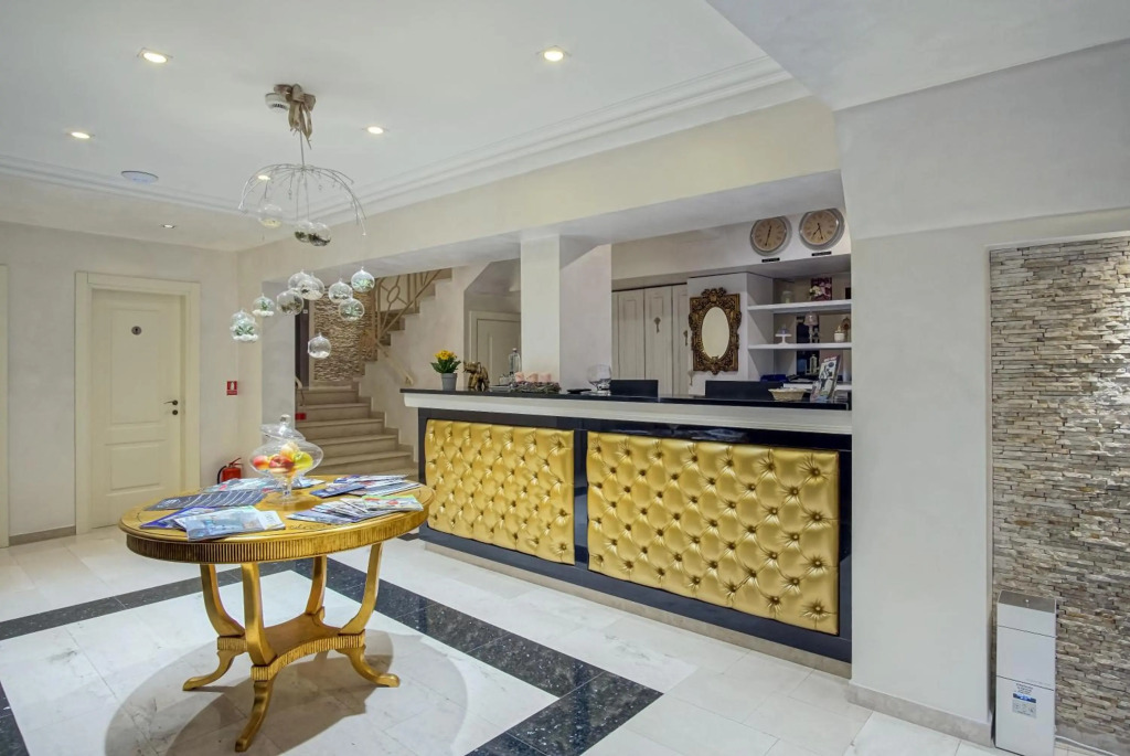 Old Town Boutique Hotel - 572
