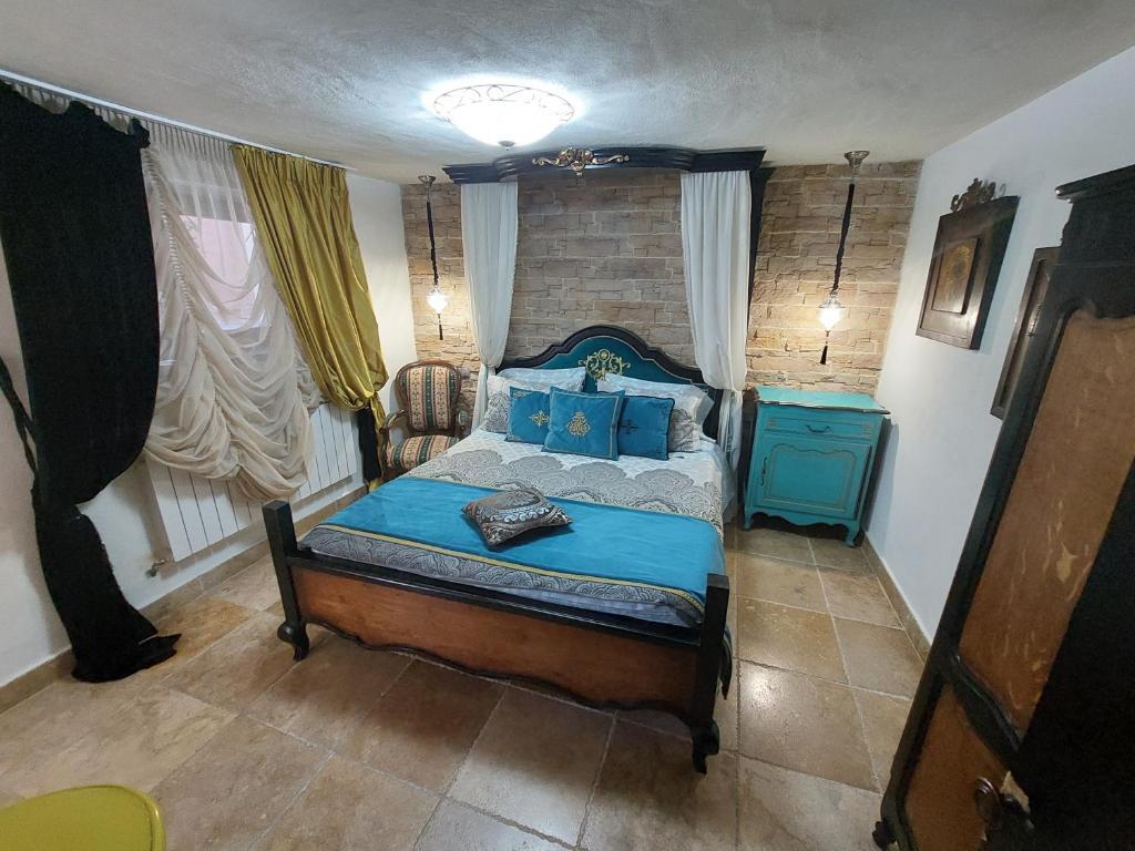Le Chateau - 836
