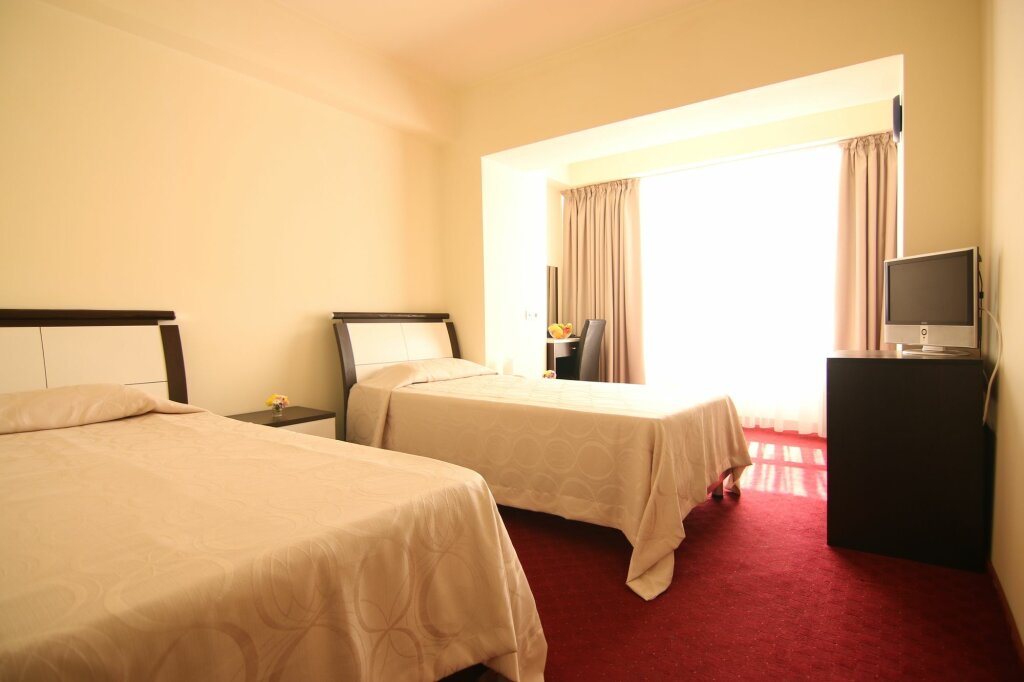 Lina Hotel - 948